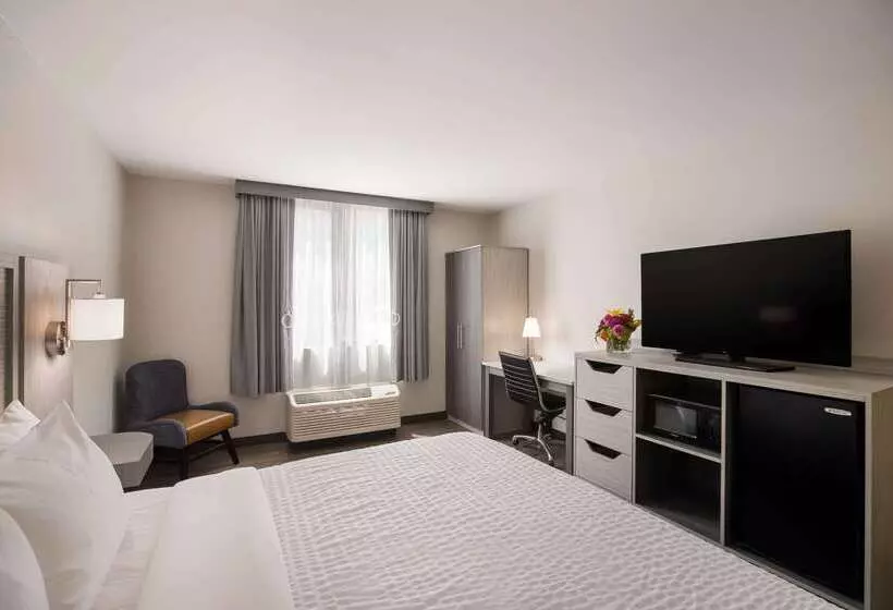 Отель Clarion Pointe Sylva Near Cherokee Area