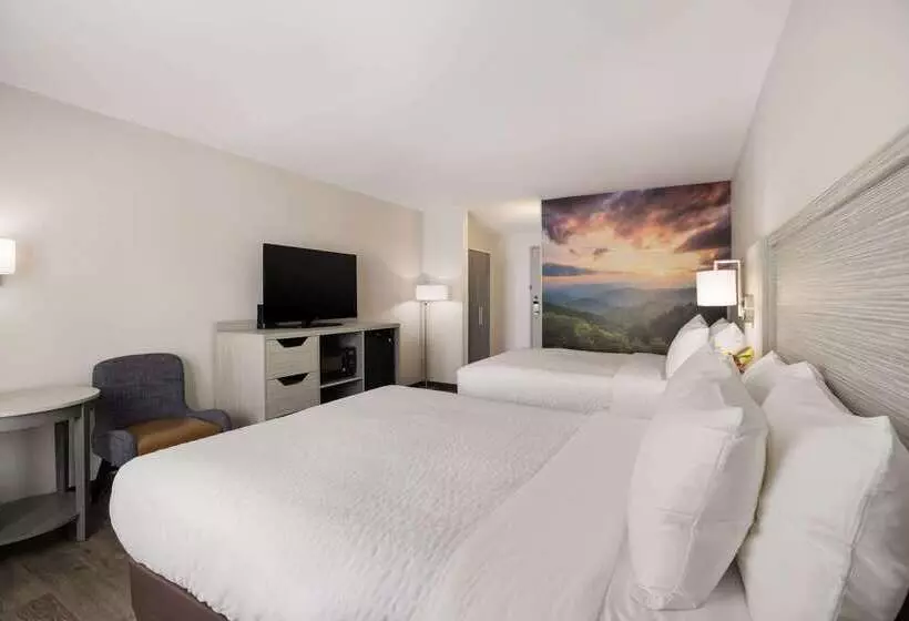 Отель Clarion Pointe Sylva Near Cherokee Area