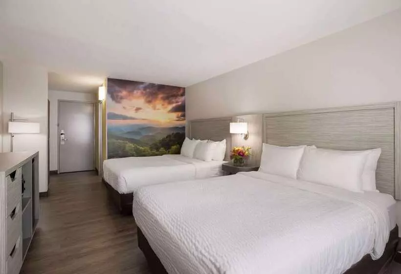 Отель Clarion Pointe Sylva Near Cherokee Area