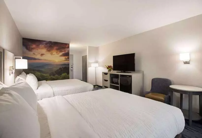 Отель Clarion Pointe Sylva Near Cherokee Area