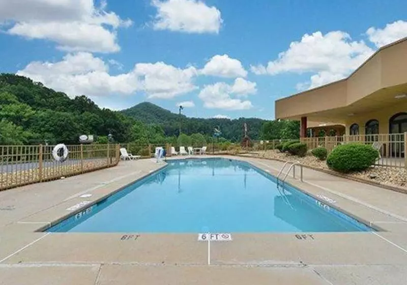 Отель Clarion Pointe Sylva Near Cherokee Area