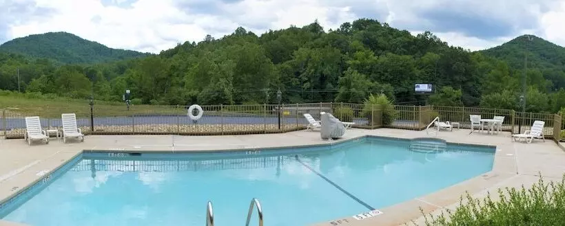 Отель Clarion Pointe Sylva Near Cherokee Area