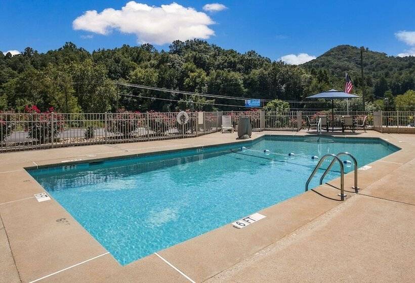 ホテル Clarion Pointe Sylva Near Cherokee Area