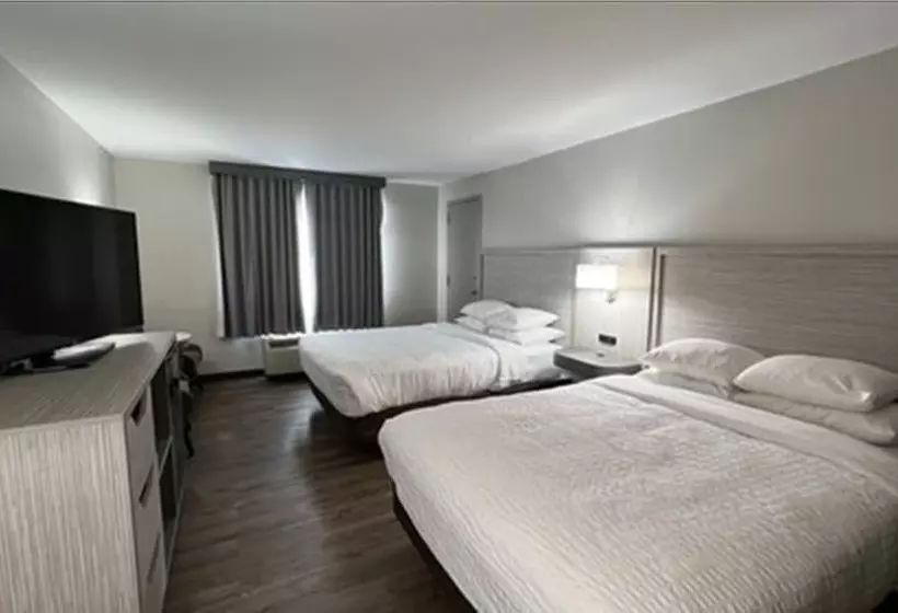 Отель Clarion Pointe Sylva Near Cherokee Area