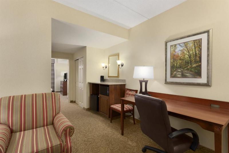 هتل Country Inn & Suites By Radisson, State College Penn State Area , Pa