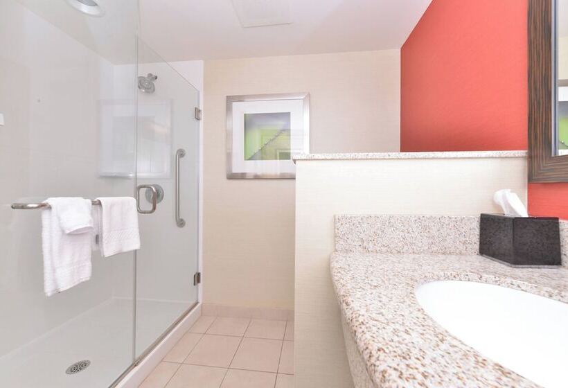 Отель Courtyard Mt. Holly Westampton