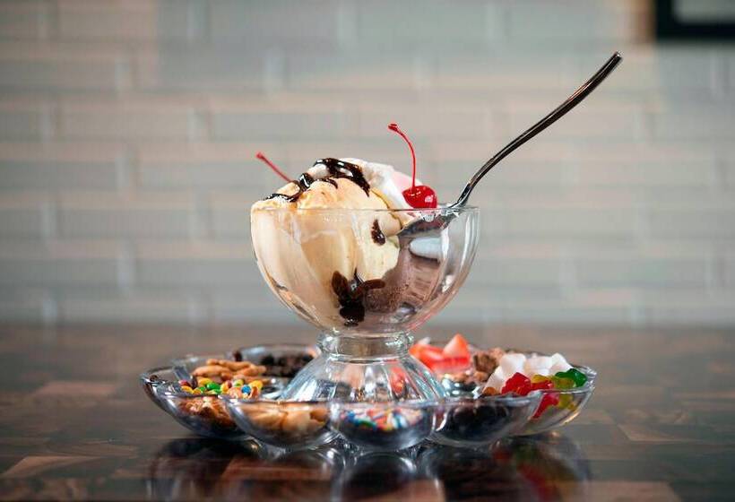 ホテル Courtyard Fort Wayne Downtown At Grand Wayne Convention Center