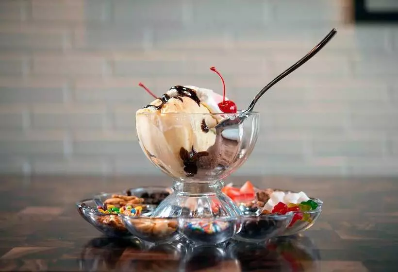 فندق Courtyard Fort Wayne Downtown At Grand Wayne Convention Center