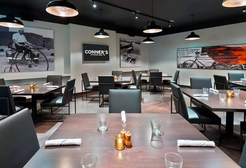 فندق Courtyard Fort Wayne Downtown At Grand Wayne Convention Center