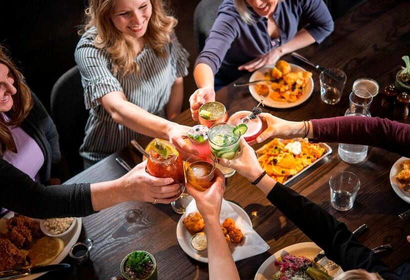 ホテル Courtyard Fort Wayne Downtown At Grand Wayne Convention Center