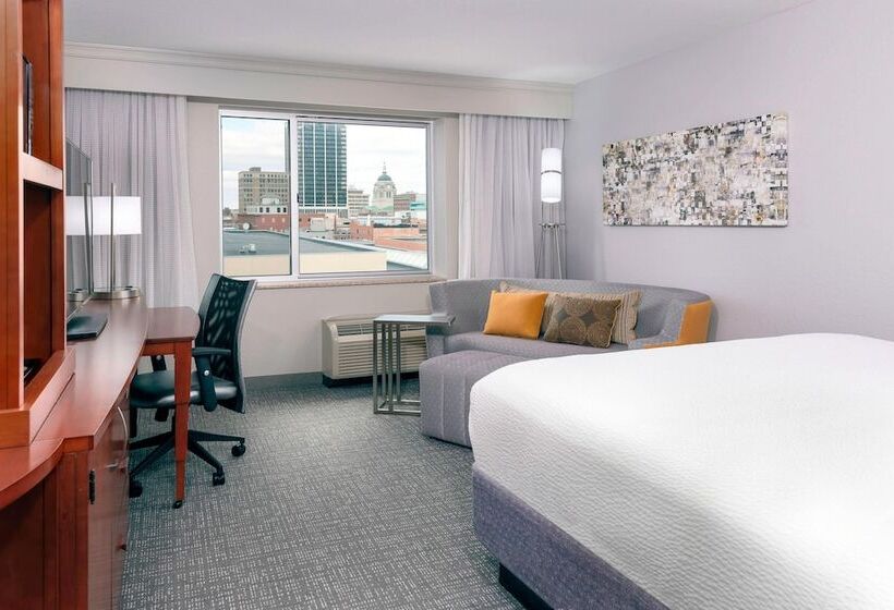ホテル Courtyard Fort Wayne Downtown At Grand Wayne Convention Center