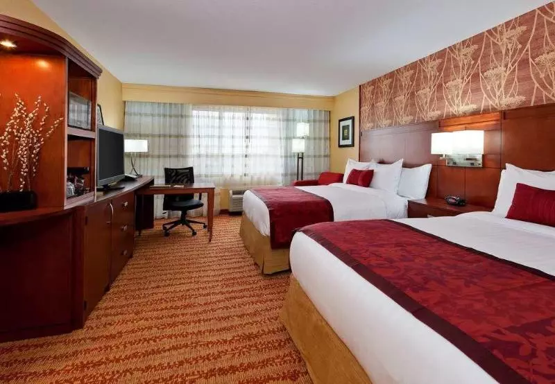 فندق Courtyard Fort Wayne Downtown At Grand Wayne Convention Center