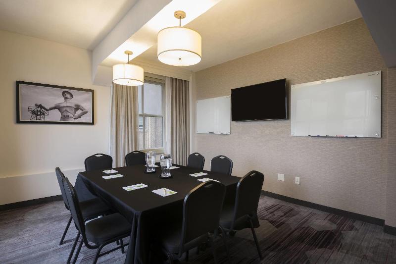 فندق Courtyard By Marriott Tulsa Downtown