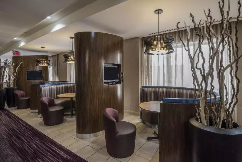 هتل Courtyard By Marriott Tulsa Downtown