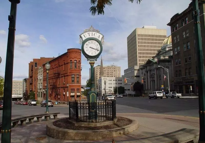 ホテル Holiday Inn Express & Suites Utica, An Ihg