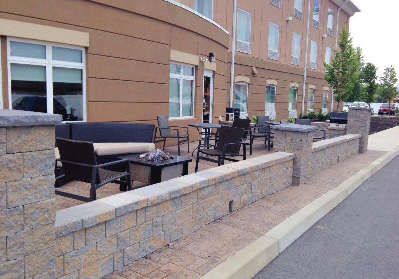 Отель Holiday Inn Express & Suites Utica, An Ihg