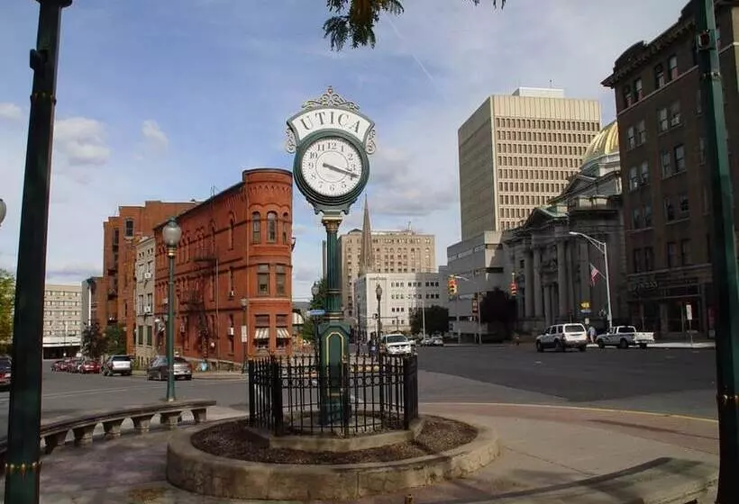 ホテル Holiday Inn Express & Suites Utica, An Ihg