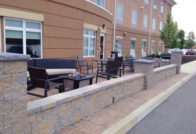 ホテル Holiday Inn Express & Suites Utica, An Ihg