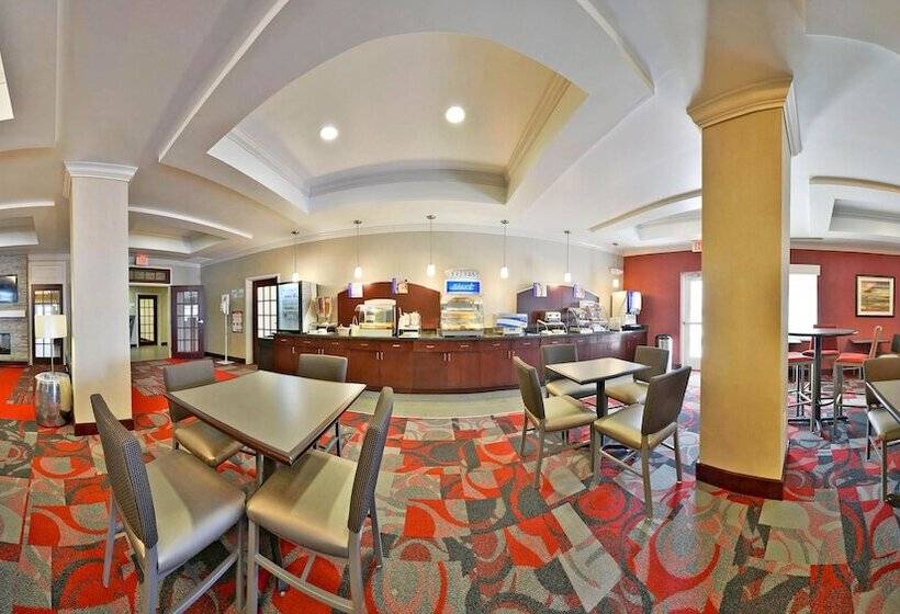 Отель Holiday Inn Express & Suites Utica, An Ihg