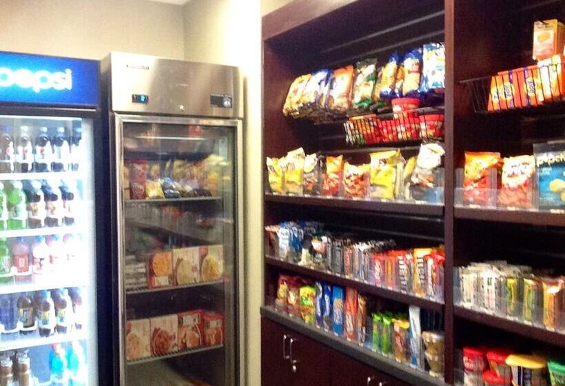 Отель Holiday Inn Express & Suites Utica, An Ihg