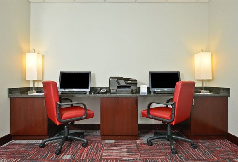 Отель Holiday Inn Express & Suites Utica, An Ihg