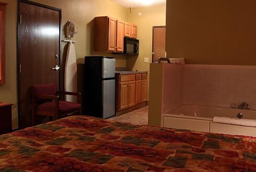 בית מלון כפרי Hometown Inn & Suites