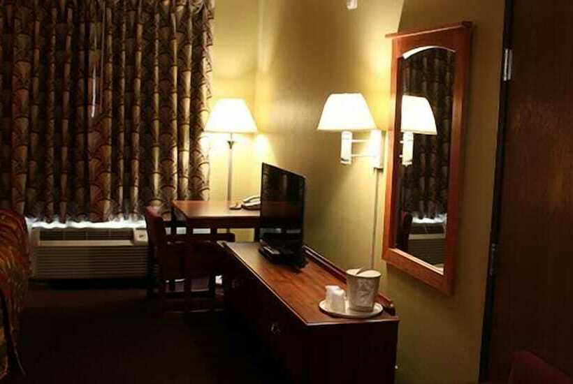 בית מלון כפרי Hometown Inn & Suites