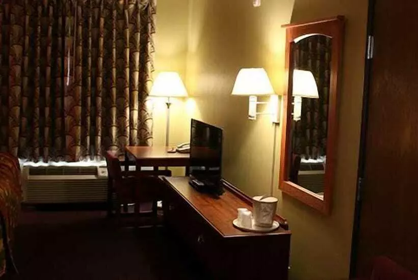 Отель Hometown Inn & Suites