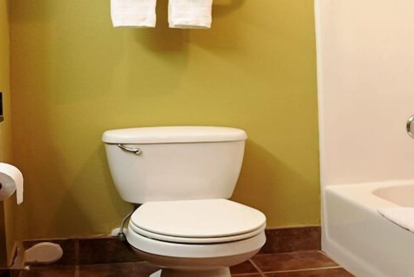 בית מלון כפרי Hometown Inn & Suites