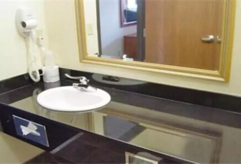 Отель Hometown Inn & Suites