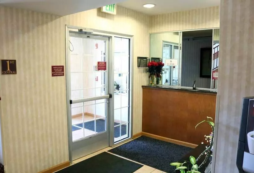 Отель Hometown Inn & Suites