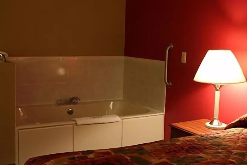 Отель Hometown Inn & Suites