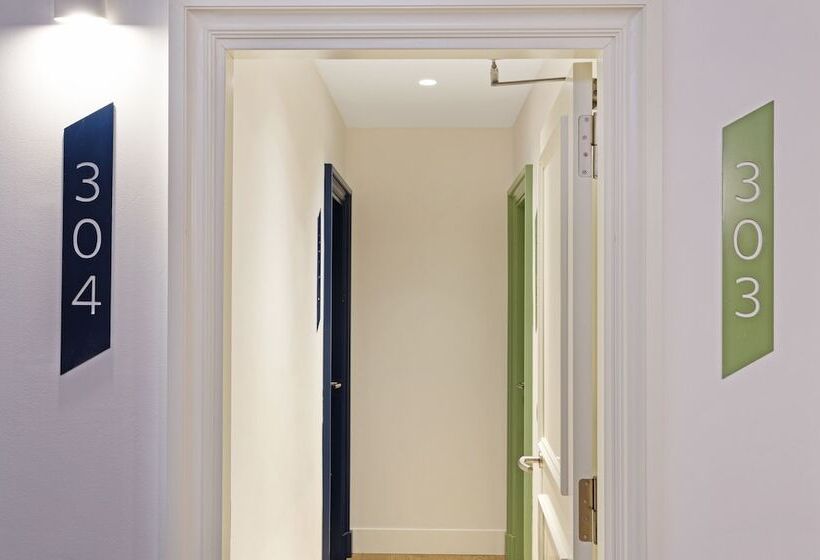 هتل One Shot Prado 23