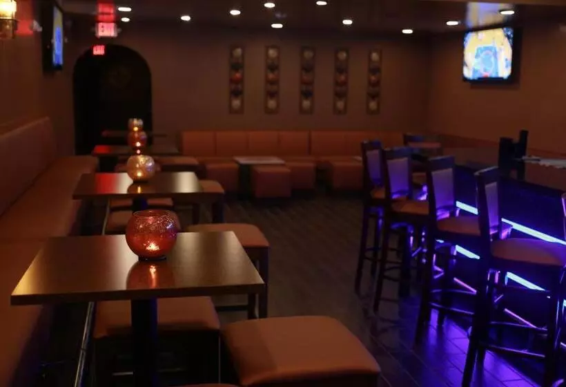 בית מלון כפרי Travelers Inn Manteca