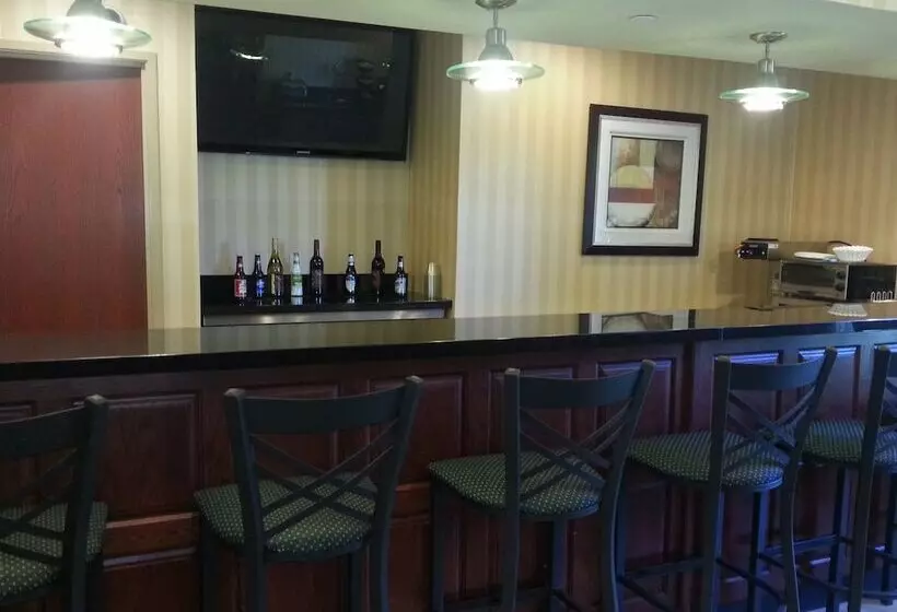 酒店 Cobblestone Inn & Suites  Bloomfield