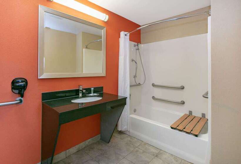 ホテル Days Inn & Suites By Wyndham Arlington Near Six Flags