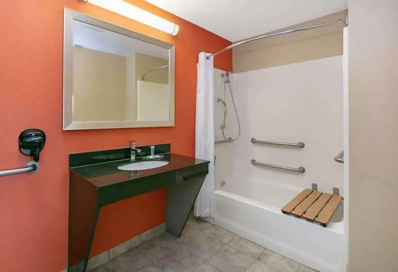 Hotel Days Inn & Suites By Wyndham Arlington Near Six Flags