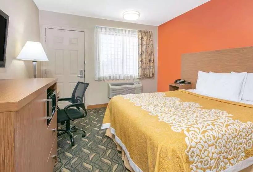 Hotel Days Inn & Suites By Wyndham Arlington Near Six Flags