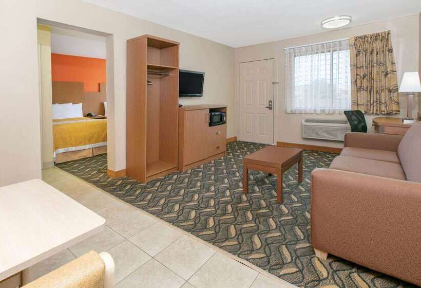 ホテル Days Inn & Suites By Wyndham Arlington Near Six Flags