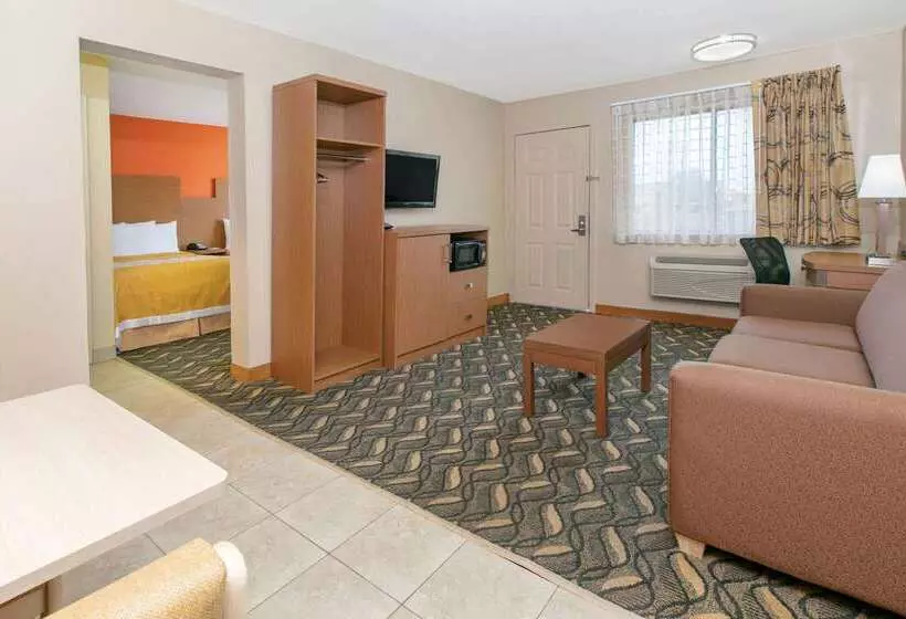 Hotel Days Inn & Suites By Wyndham Arlington Near Six Flags