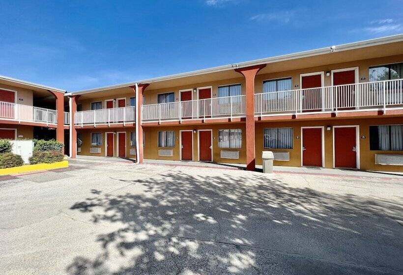 ホテル Days Inn & Suites By Wyndham Arlington Near Six Flags