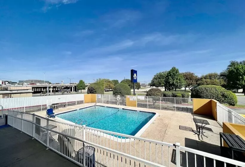 Hotel Days Inn & Suites By Wyndham Arlington Near Six Flags