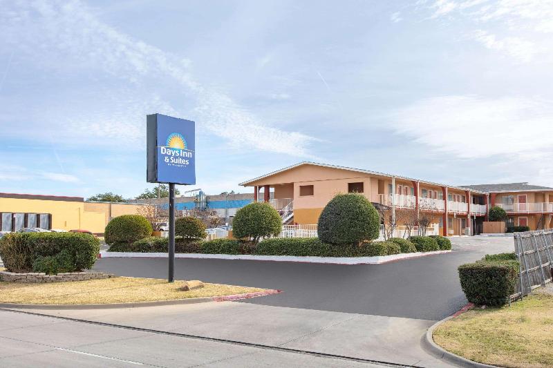 ホテル Days Inn & Suites By Wyndham Arlington Near Six Flags