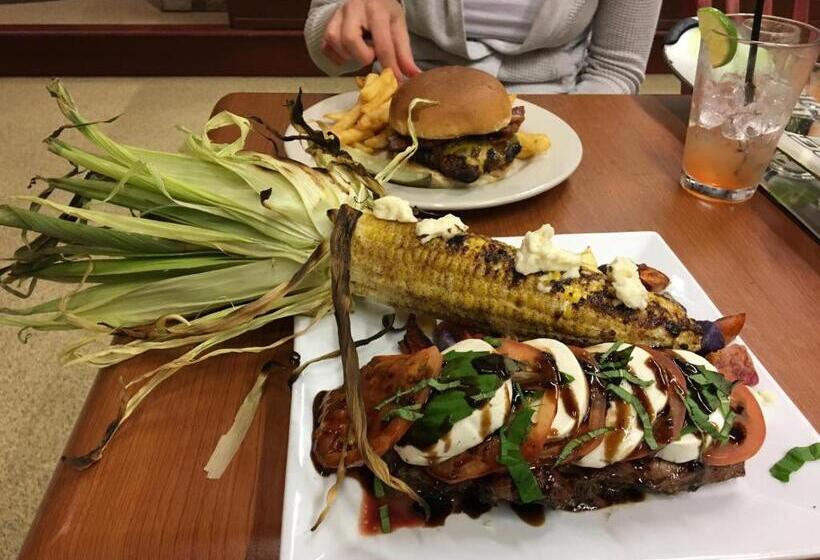 ホテル Hope Lake Lodge & Indoor Waterpark