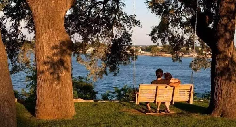 호텔 Inn On Lake Granbury