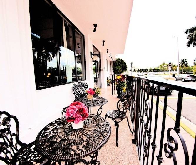 هتل Notebook Miami Beach