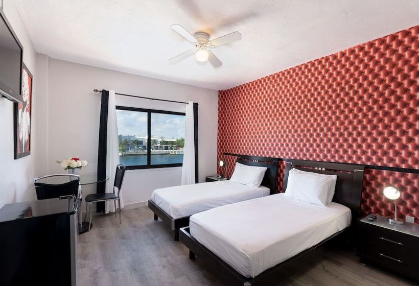 هتل Notebook Miami Beach