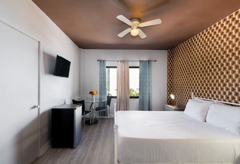 هتل Notebook Miami Beach