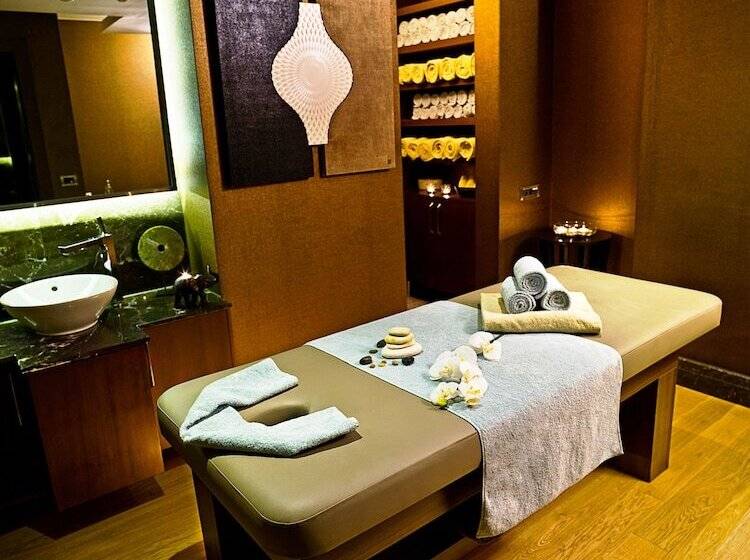 ホテル Ramada Plaza By Wyndham Istanbul Tekstilkent