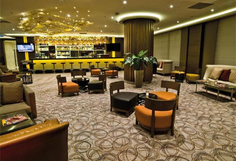 ホテル Ramada Plaza By Wyndham Istanbul Tekstilkent